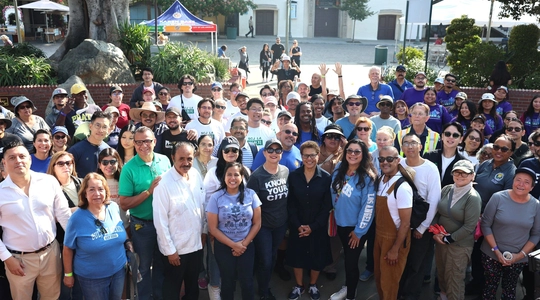 Mayor Bass with volunteers