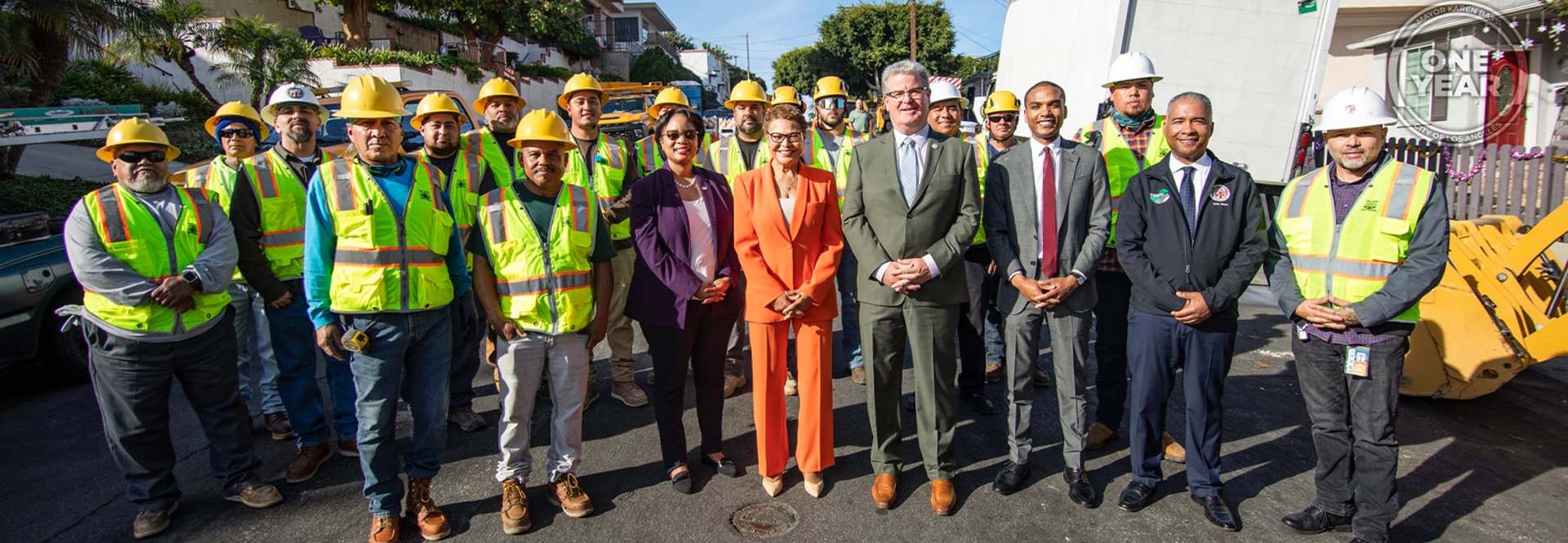 Mayor Bass stands in San Pedro with City Workers 
